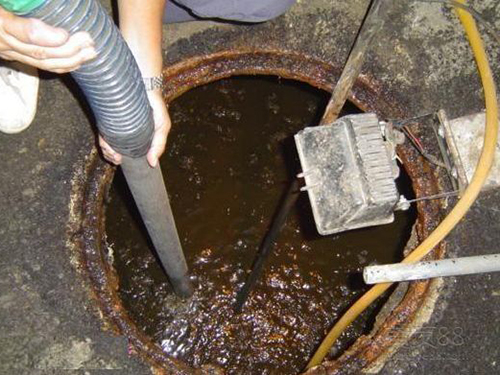 七坊镇隔油池清理