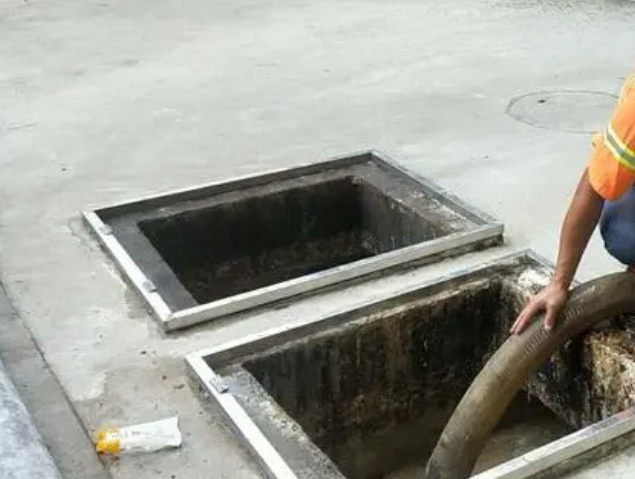 七坊镇化粪池清理